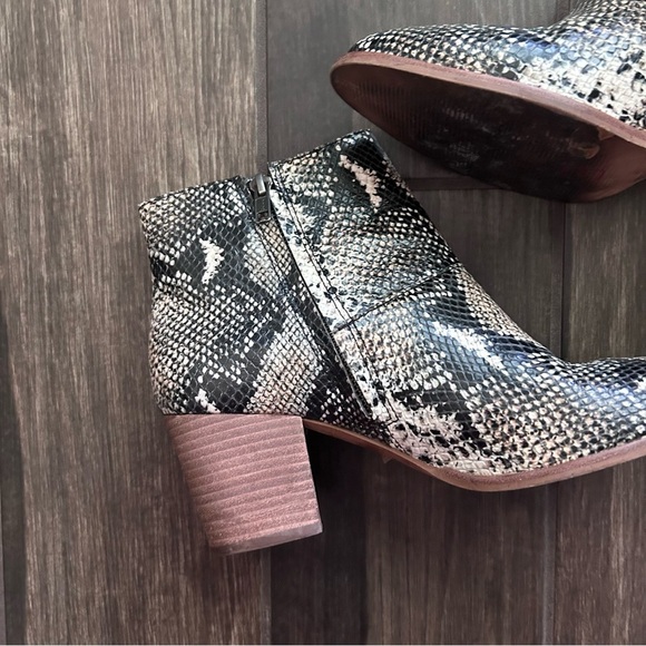 Madewell the Rosie Ankle Boot in Snake Embossed Leather Sz 9 - Picture 3 of 12